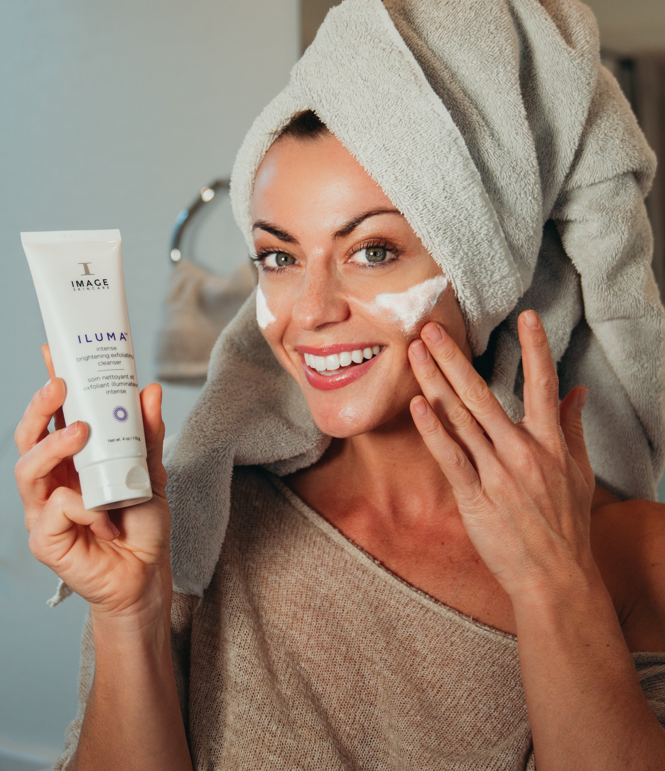 RETAIL - ILUMA intense brightening exfoliating cleanser - 113ml - IL-300